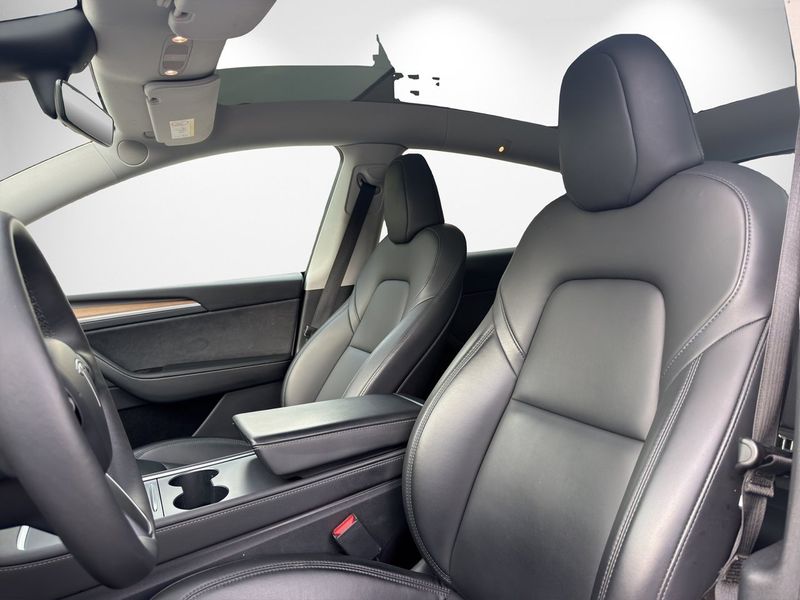Tesla Model Y bild 13