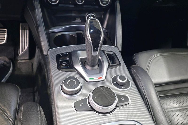 Alfa Romeo Stelvio bild 12