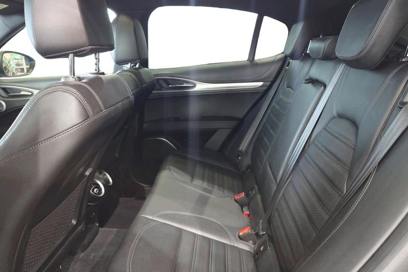 Alfa Romeo Stelvio bild 9