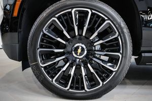 Chevrolet Suburban bild 10