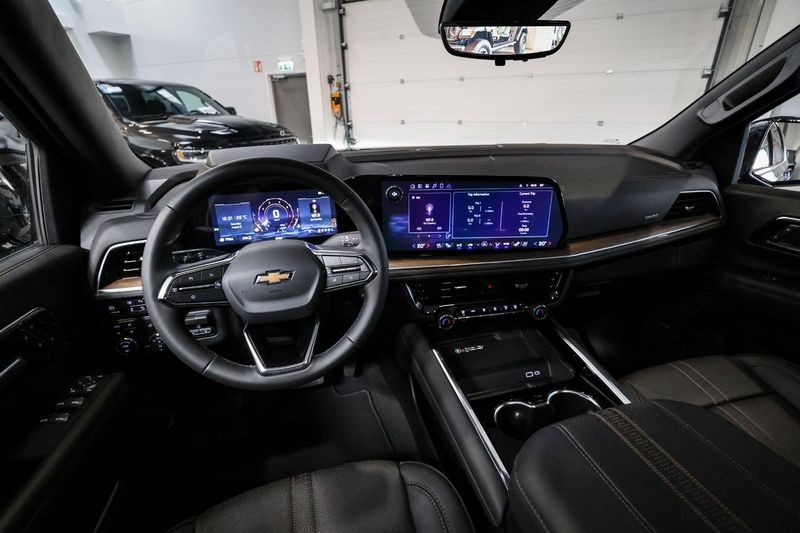 Chevrolet Suburban bild 16
