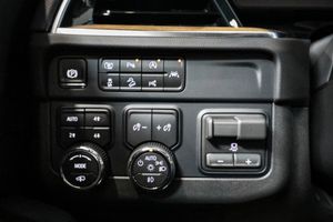 Chevrolet Suburban bild 30