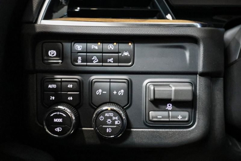 Chevrolet Suburban bild 30