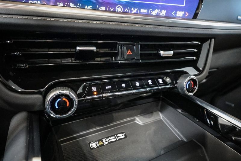 Chevrolet Suburban bild 26