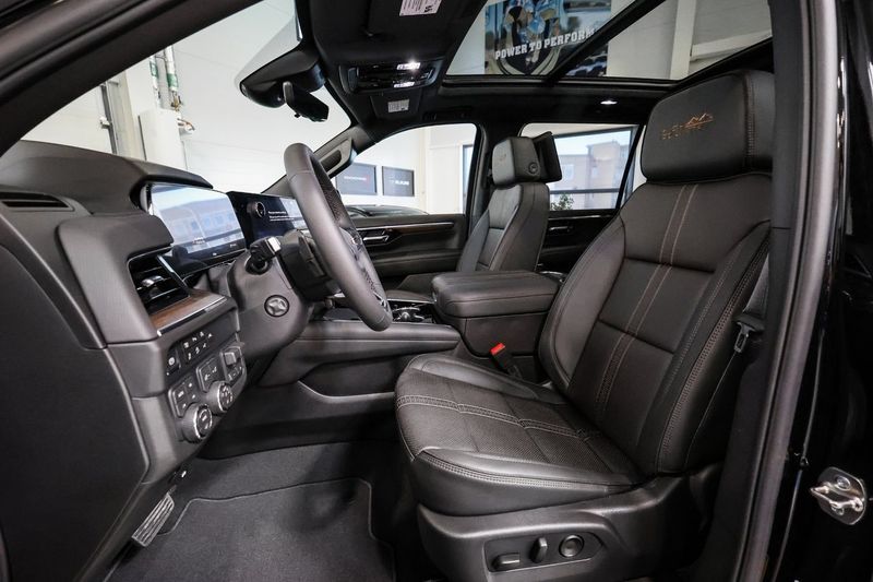 Chevrolet Suburban bild 19