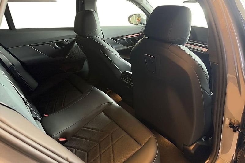 BMW 530 bild 9