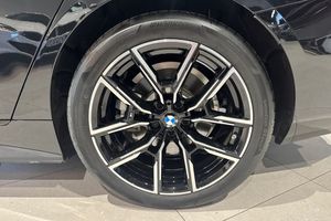 BMW i4 bild 17
