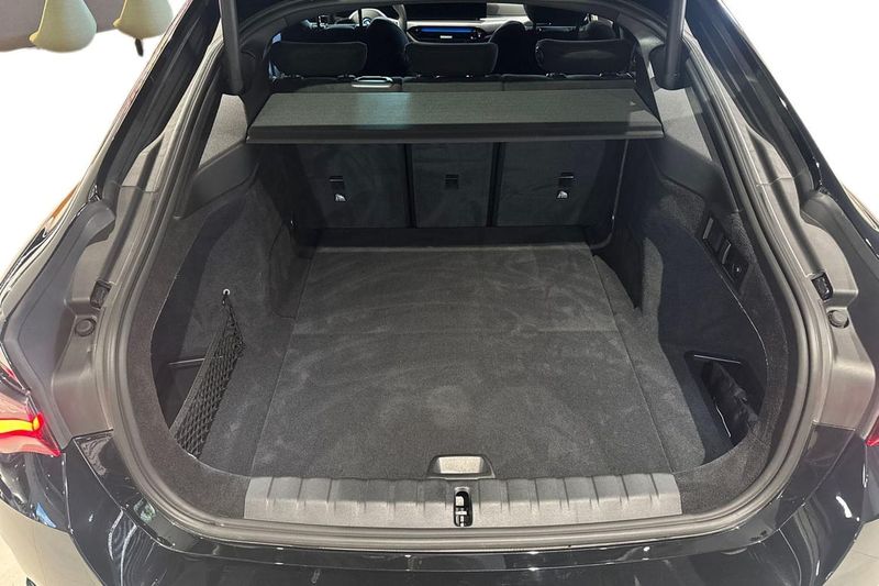 BMW i4 bild 12