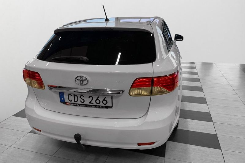 Toyota Avensis bild 8