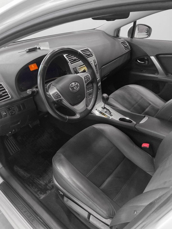 Toyota Avensis bild 10