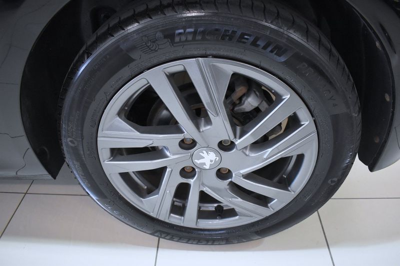 Peugeot 208 bild 16