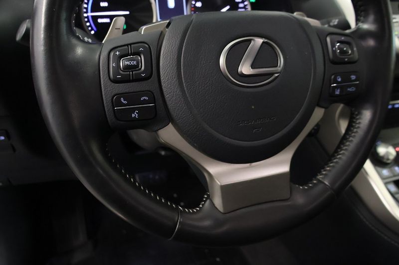 Lexus NX bild 14
