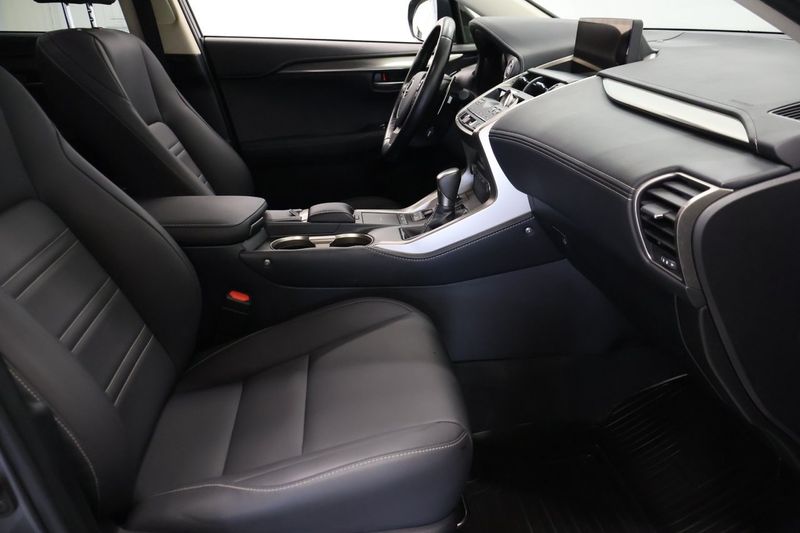 Lexus NX bild 11