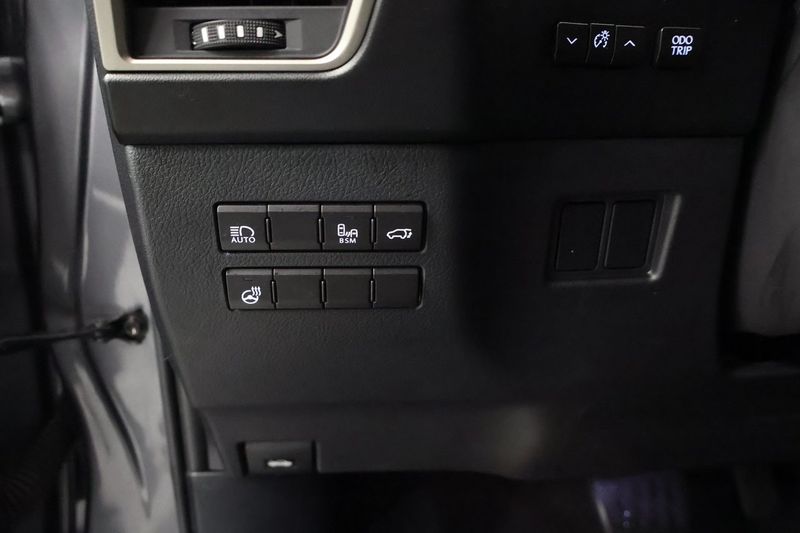 Lexus NX bild 15