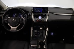 Lexus NX bild 10