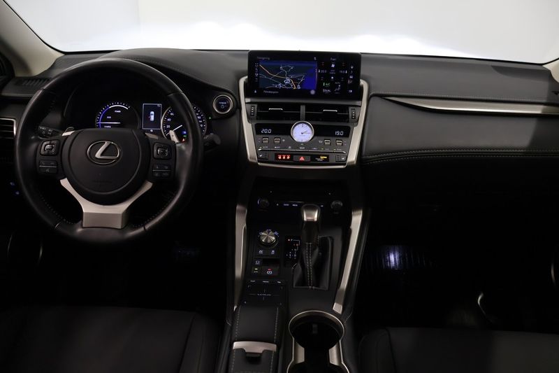 Lexus NX bild 10