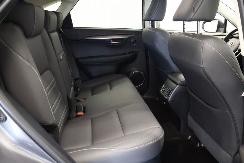 Lexus NX bild 12