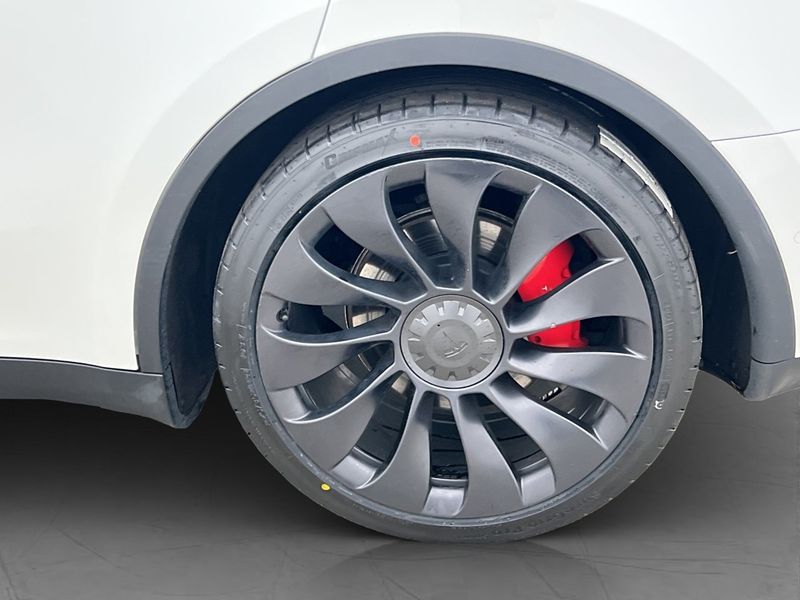 Tesla Model Y bild 32