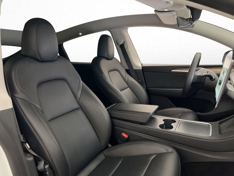 Tesla Model Y bild 14