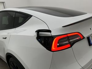 Tesla Model Y bild 13