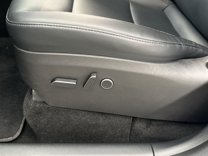 Tesla Model Y bild 28