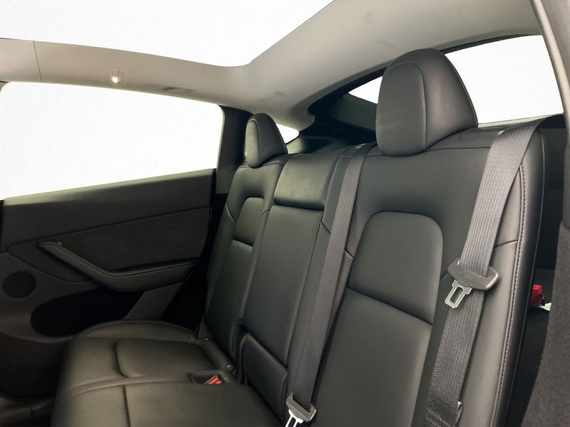 Tesla Model Y bild 17