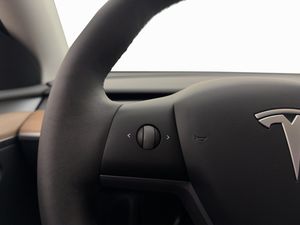 Tesla Model Y bild 19