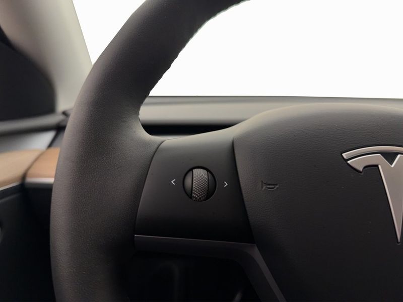 Tesla Model Y bild 19