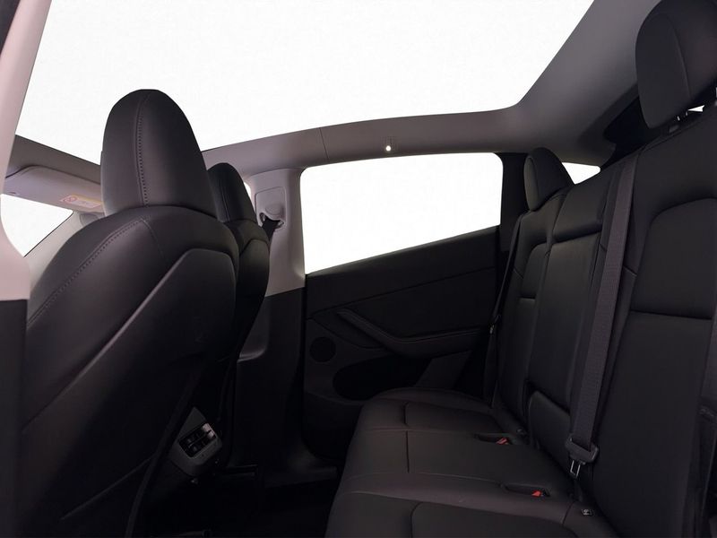 Tesla Model Y bild 17
