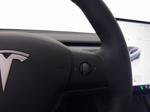 Tesla Model Y bild 20