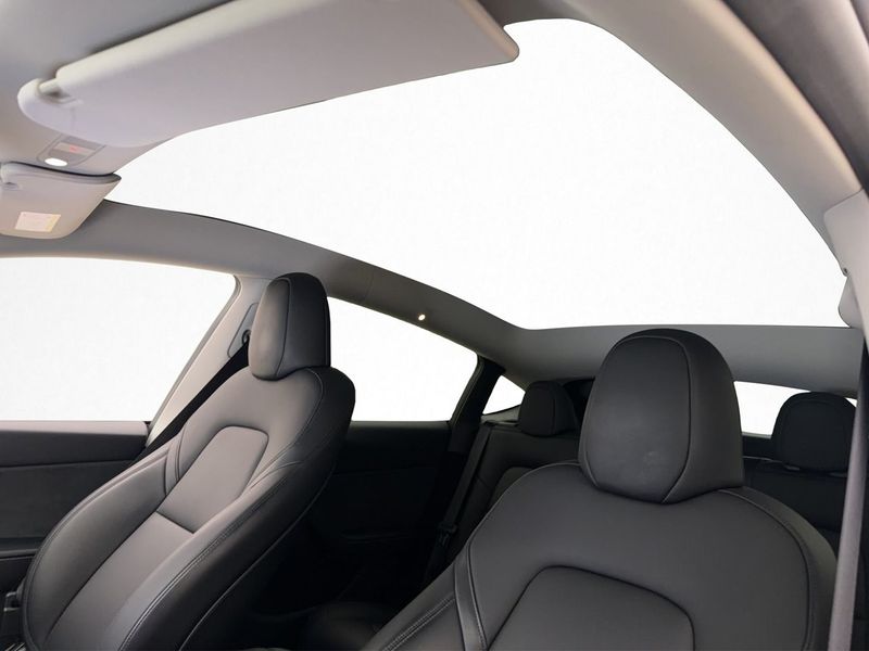 Tesla Model Y bild 18