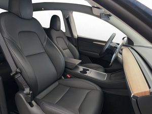 Tesla Model Y bild 15