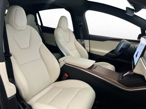 Tesla Model X bild 18
