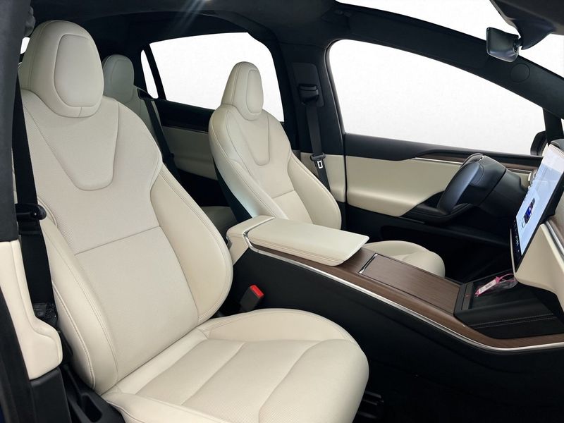 Tesla Model X bild 18