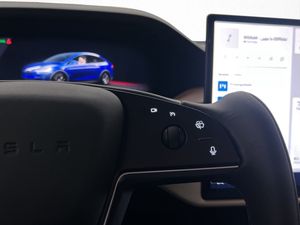 Tesla Model X bild 24