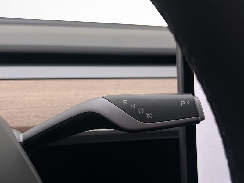 Tesla Model Y bild 22