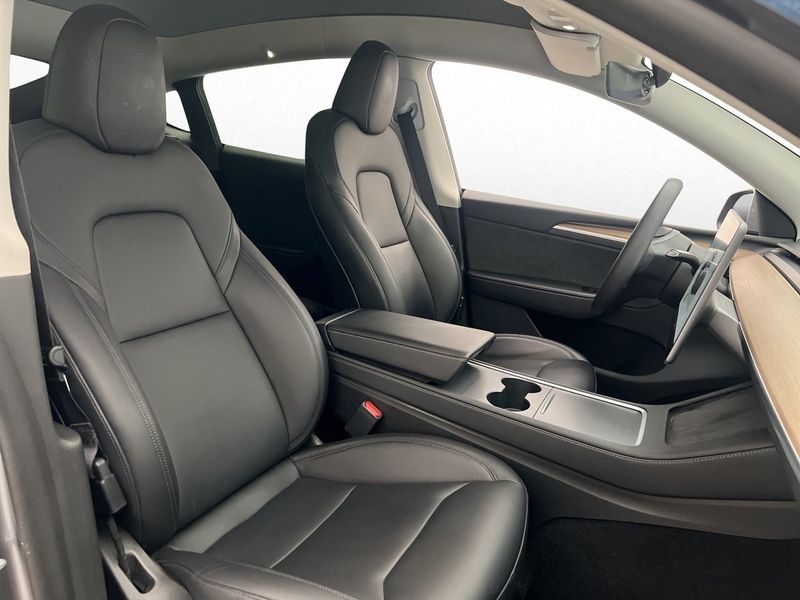 Tesla Model Y bild 16