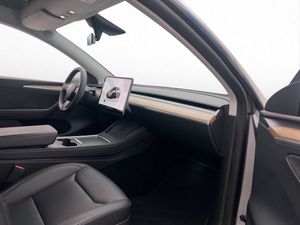 Tesla Model Y bild 17