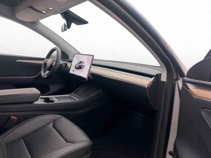 Tesla Model Y bild 17