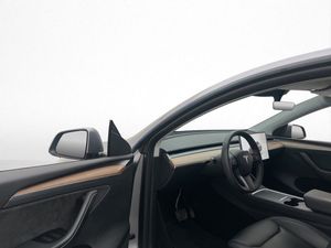 Tesla Model Y bild 12
