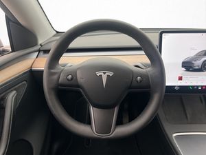 Tesla Model Y bild 15