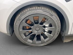 Tesla Model Y bild 32
