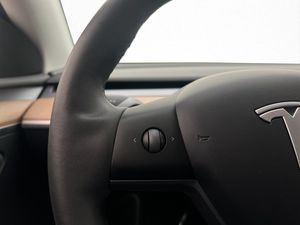 Tesla Model Y bild 20