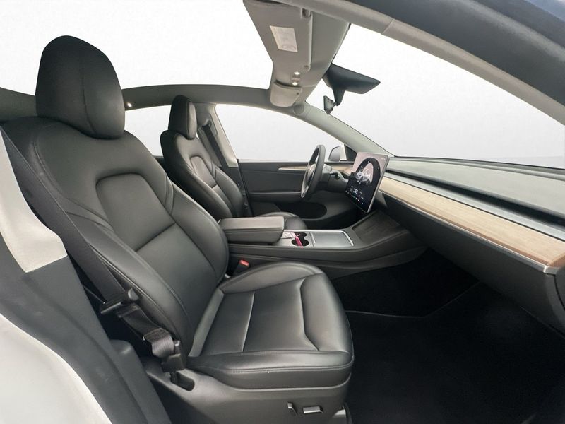 Tesla Model Y bild 16