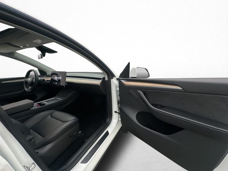 Tesla Model Y bild 17
