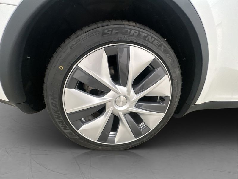 Tesla Model Y bild 35