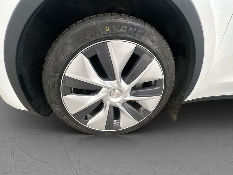 Tesla Model Y bild 33