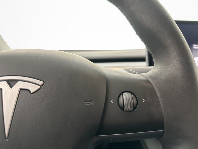 Tesla Model Y bild 21