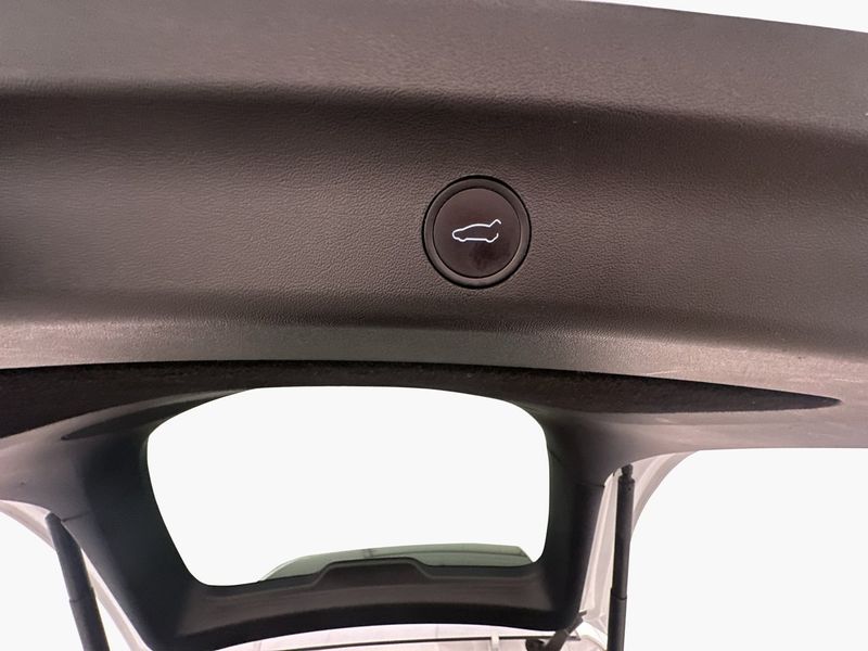 Tesla Model Y bild 32