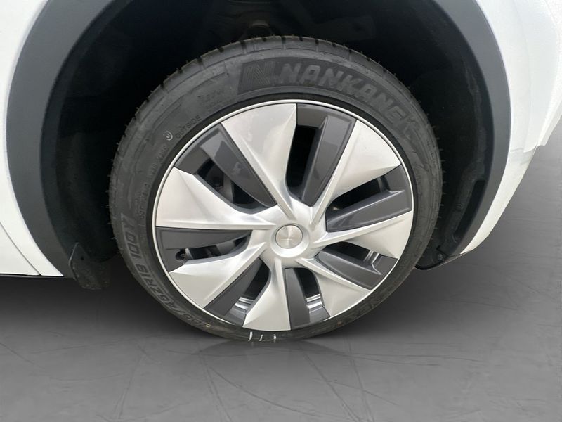 Tesla Model Y bild 36